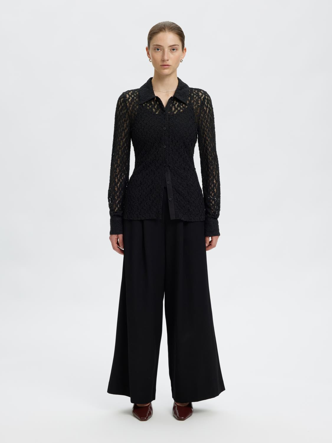 model_shot-front_full
